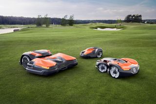 Pro robotic range on golf course