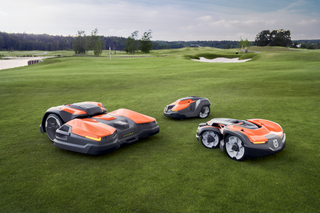 Pro robotic range on golf course